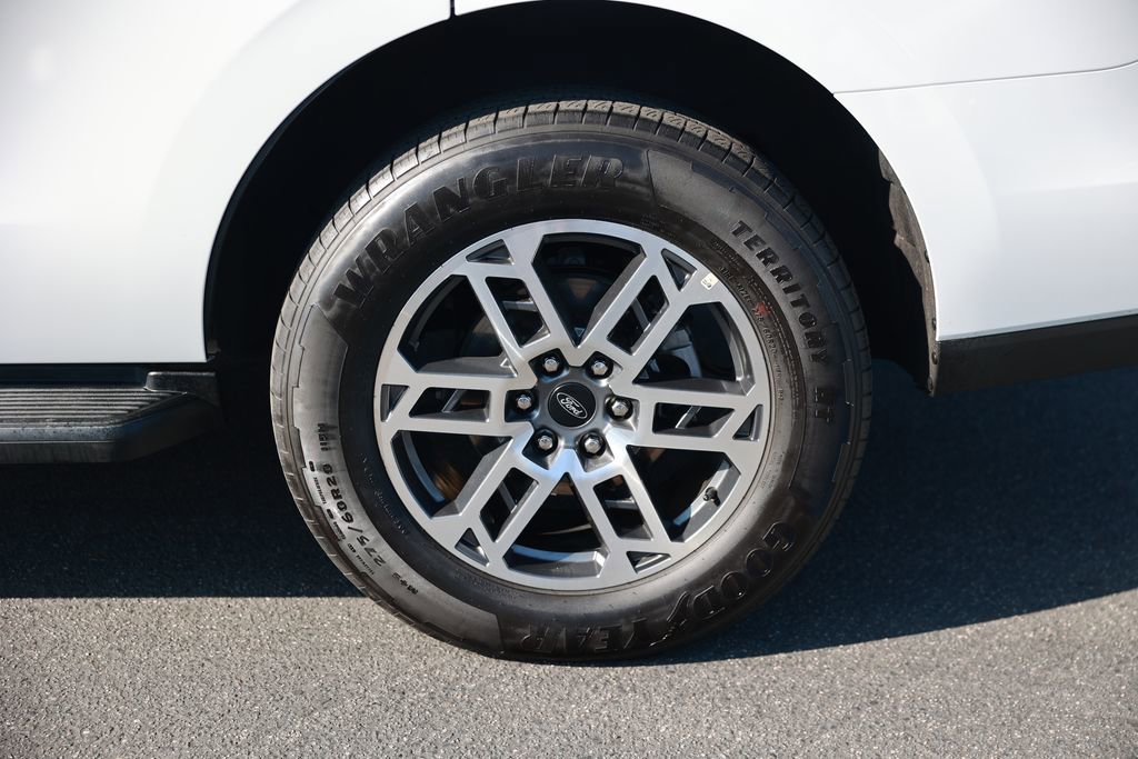 Used 2025 Ford Expedition Active image 10