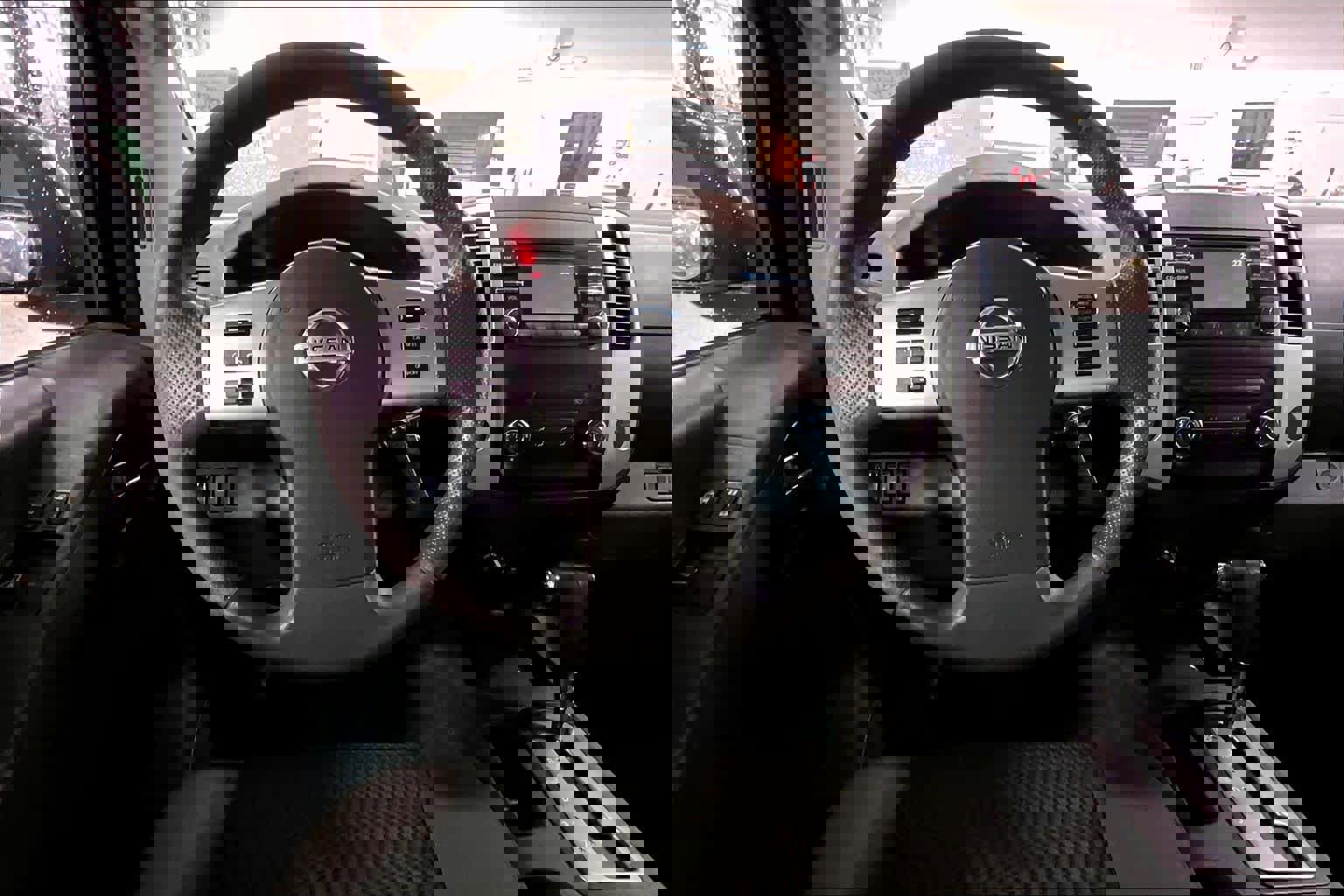 Used 2013 Nissan Frontier SV image 6