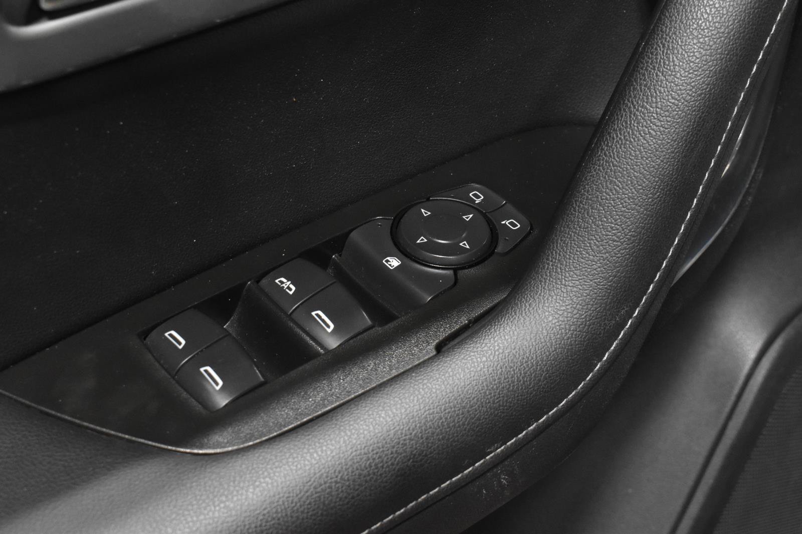 Used 2020 Chevrolet Blazer LT FWD image 12