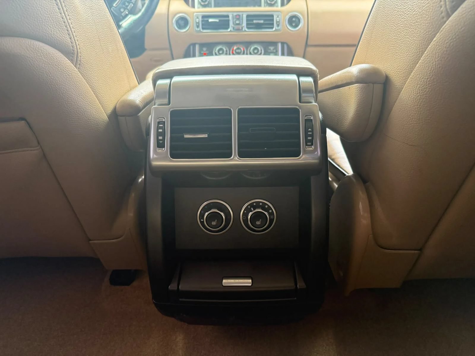 Used 2011 Land Rover Range Rover HSE AWD/4WD image 26