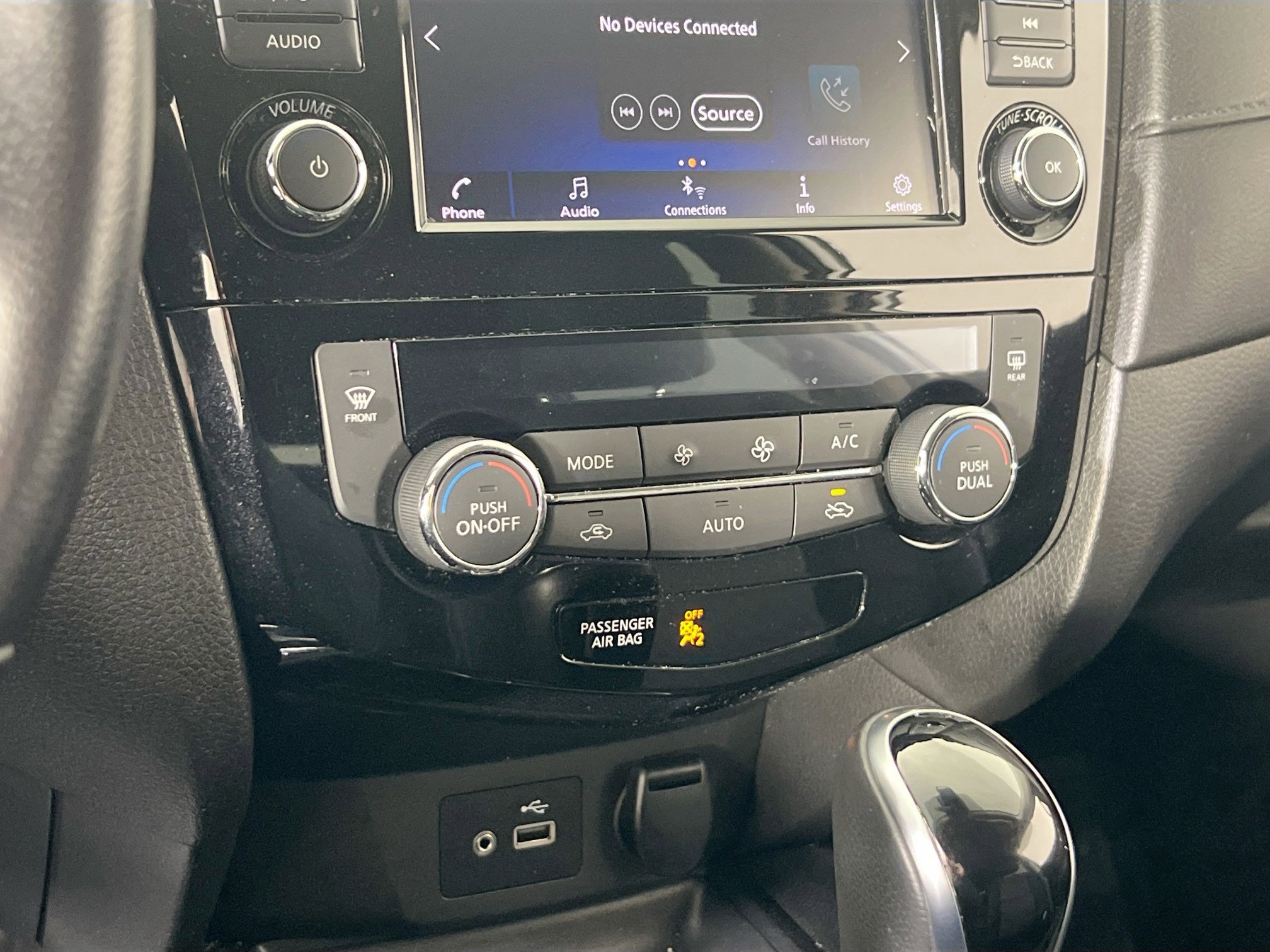 Used 2020 Nissan Rogue SV image 15