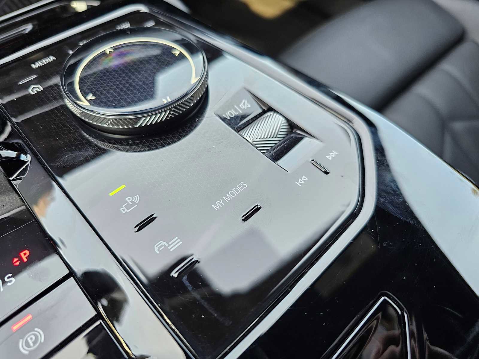 Used 2025 BMW 530i xDrive AWD/4WD image 38