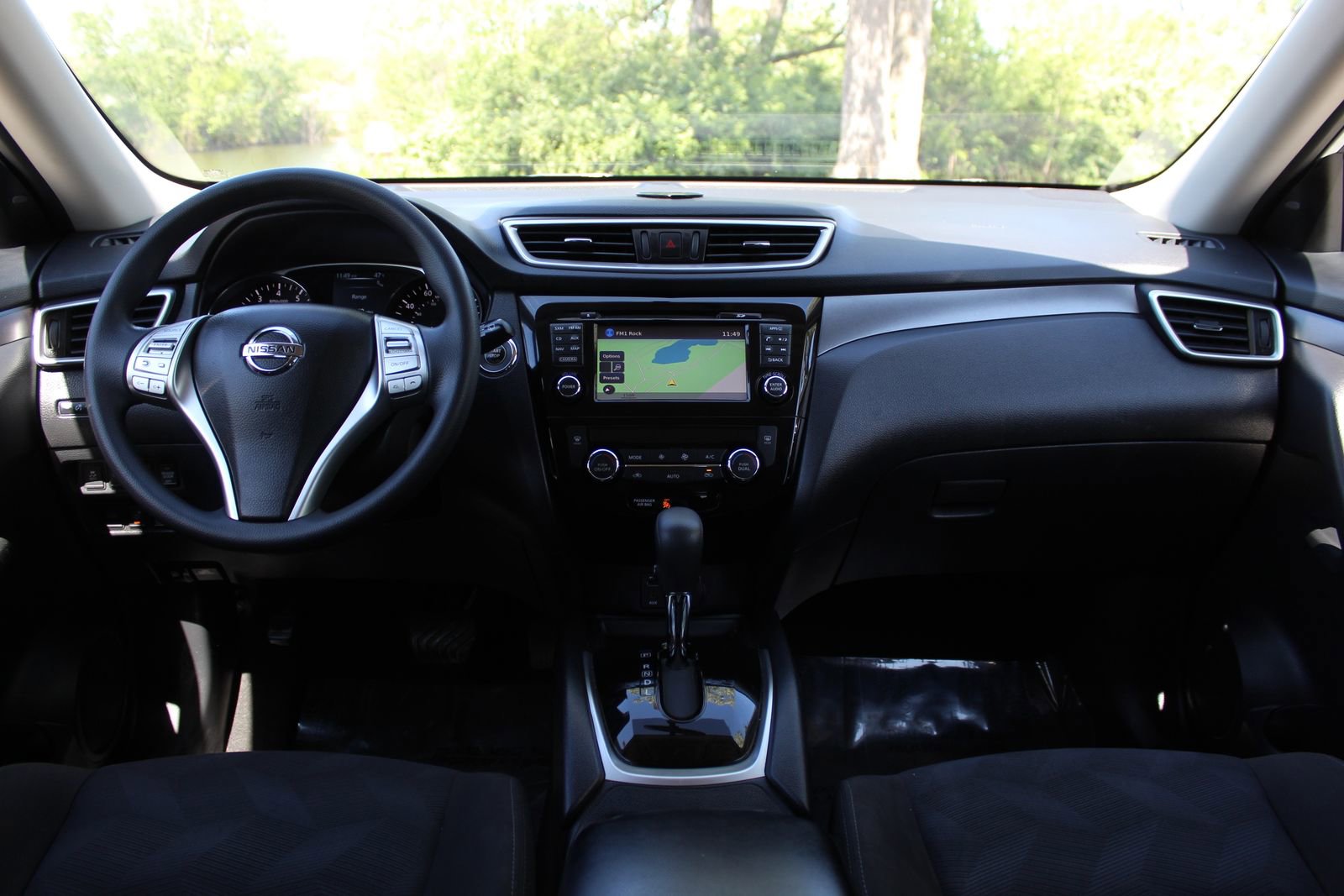 Used 2015 Nissan Rogue SV w/ SV Premium Package image 10