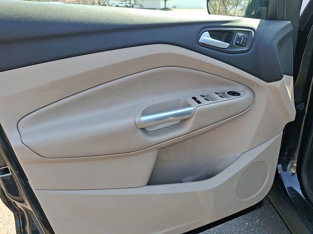 Used 2019 Ford Escape Titanium image 14