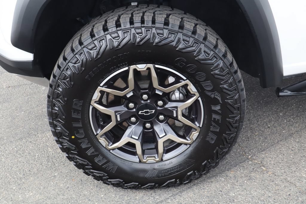 Used 2024 Chevrolet Colorado ZR2 w/ Technology Package AWD/4WD image 14