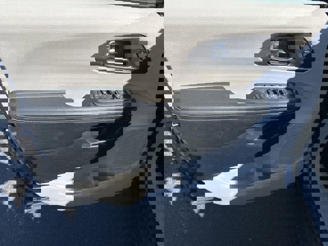 Used 2023 Chrysler Pacifica Touring-L image 13