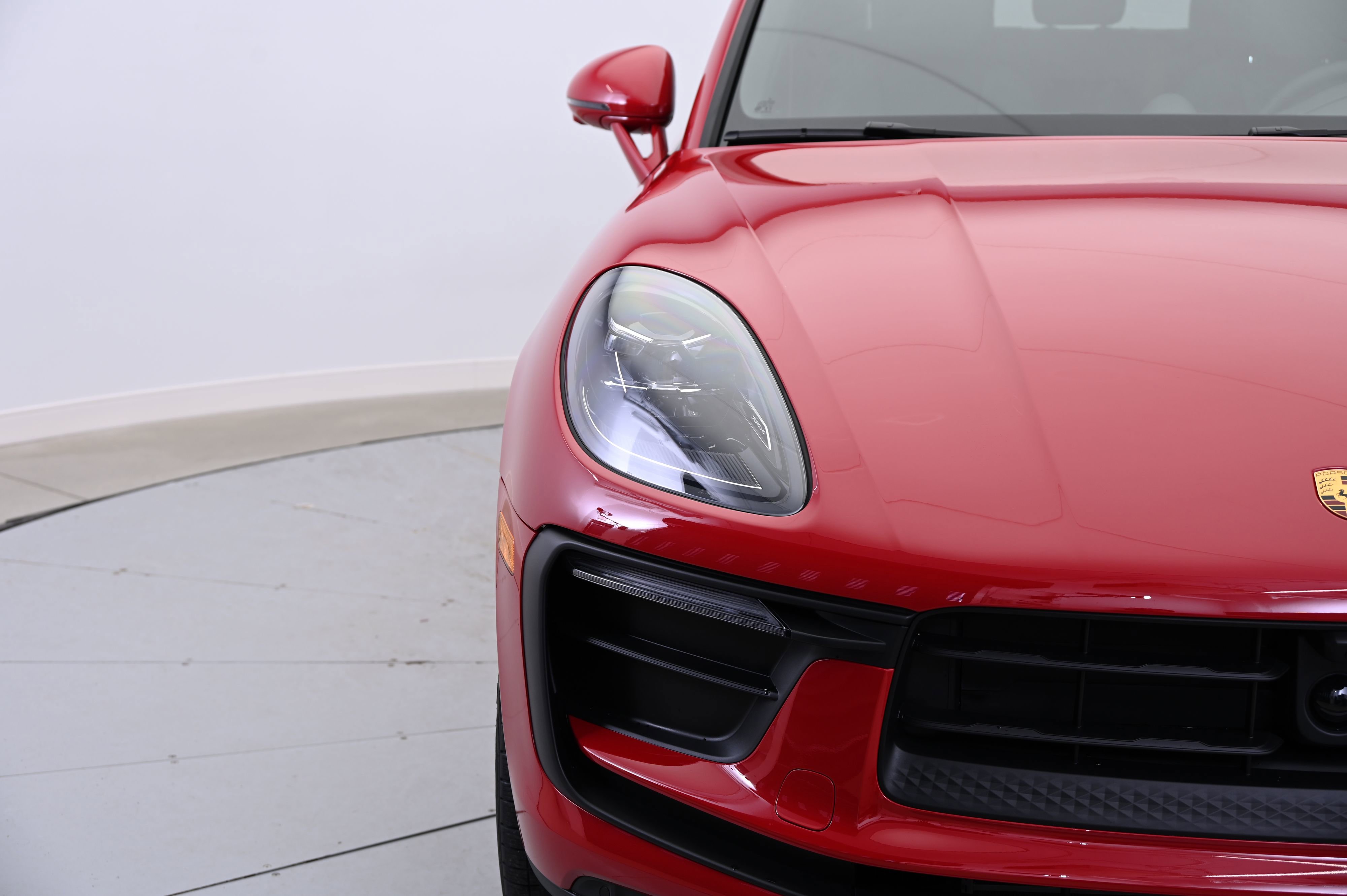 Used 2025 Porsche Macan image 11