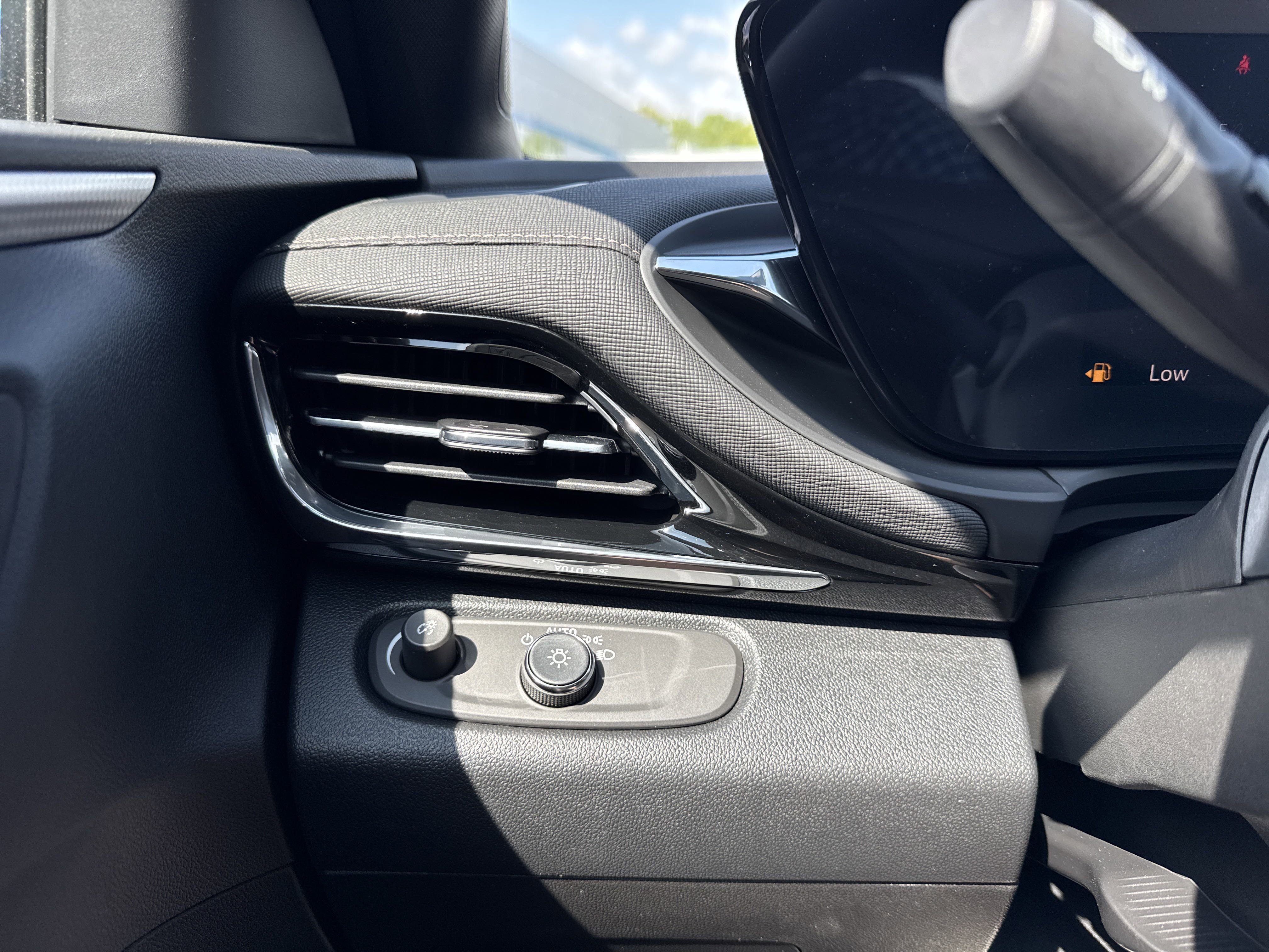 New 2025 Buick Envista Avenir image 24