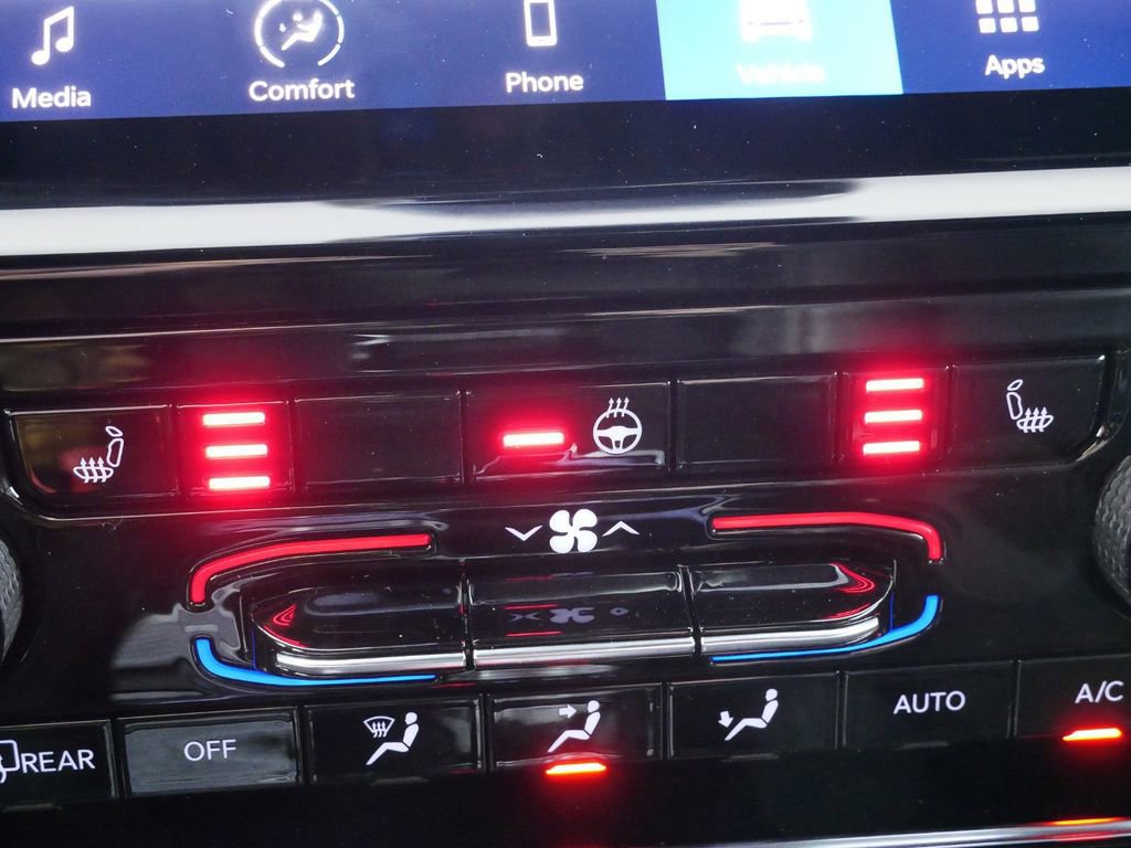 Certified 2024 Jeep Grand Cherokee Limited w/ Black Appearance Package image 48