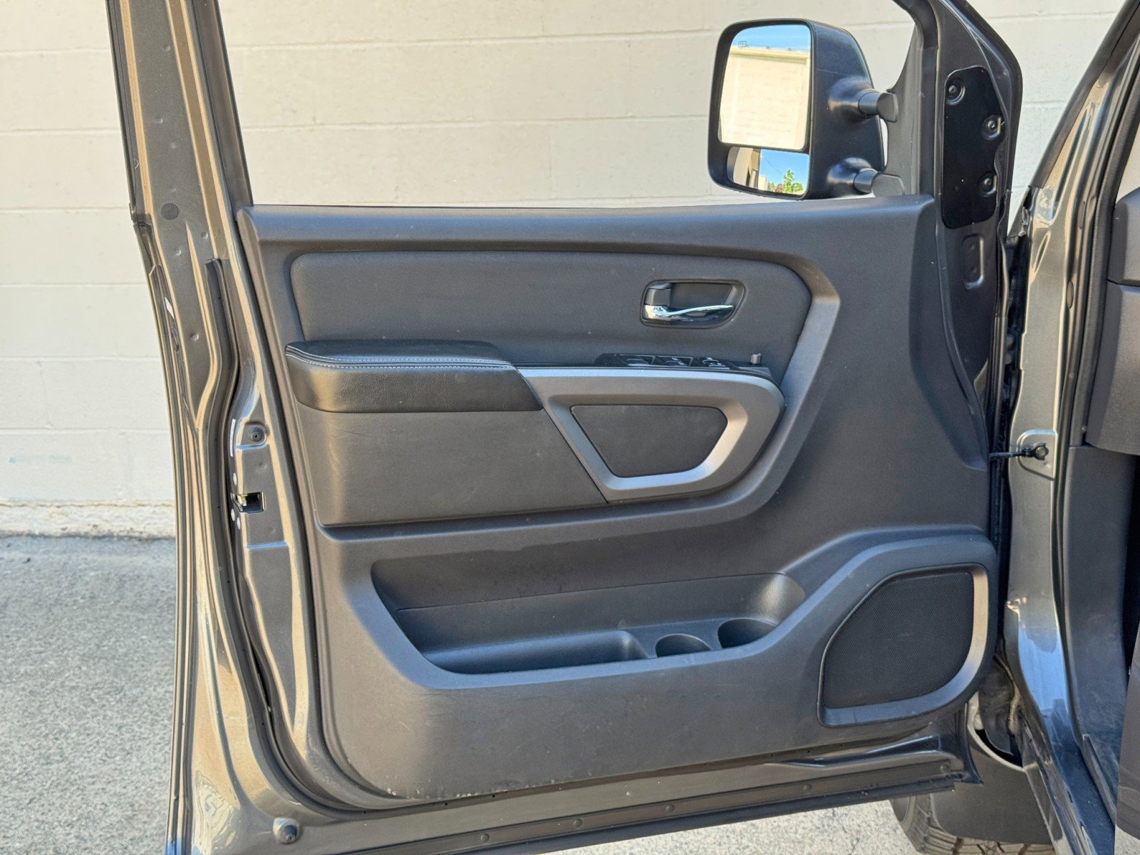 Used 2015 Nissan Titan PRO-4X AWD/4WD image 37
