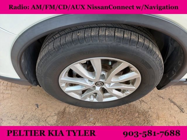 Used 2017 Nissan Rogue SV w/ SV Premium Package image 5