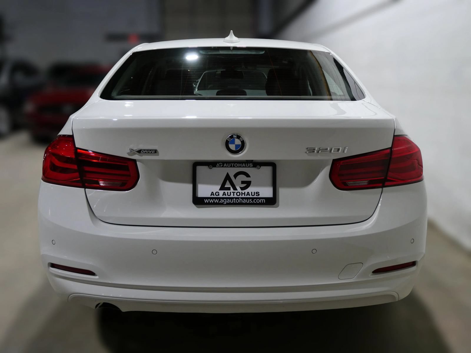 Used 2016 BMW 320i xDrive Sedan AWD/4WD image 5