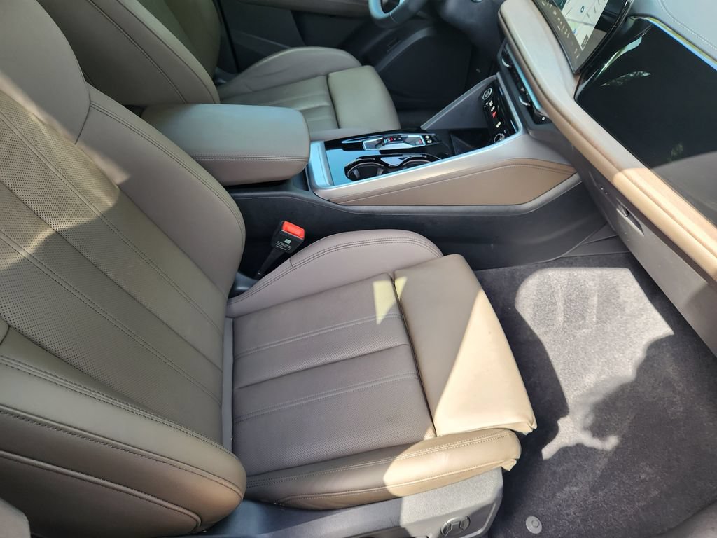 Certified 2025 Audi Q5 Premium Plus w/ Premium Plus AWD/4WD image 17