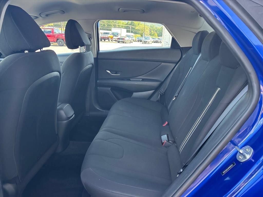 Used 2023 Hyundai Elantra SEL w/ Convenience Package FWD image 10