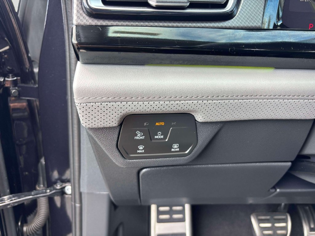 Certified 2024 Volkswagen Atlas Peak Edition SE AWD/4WD image 23