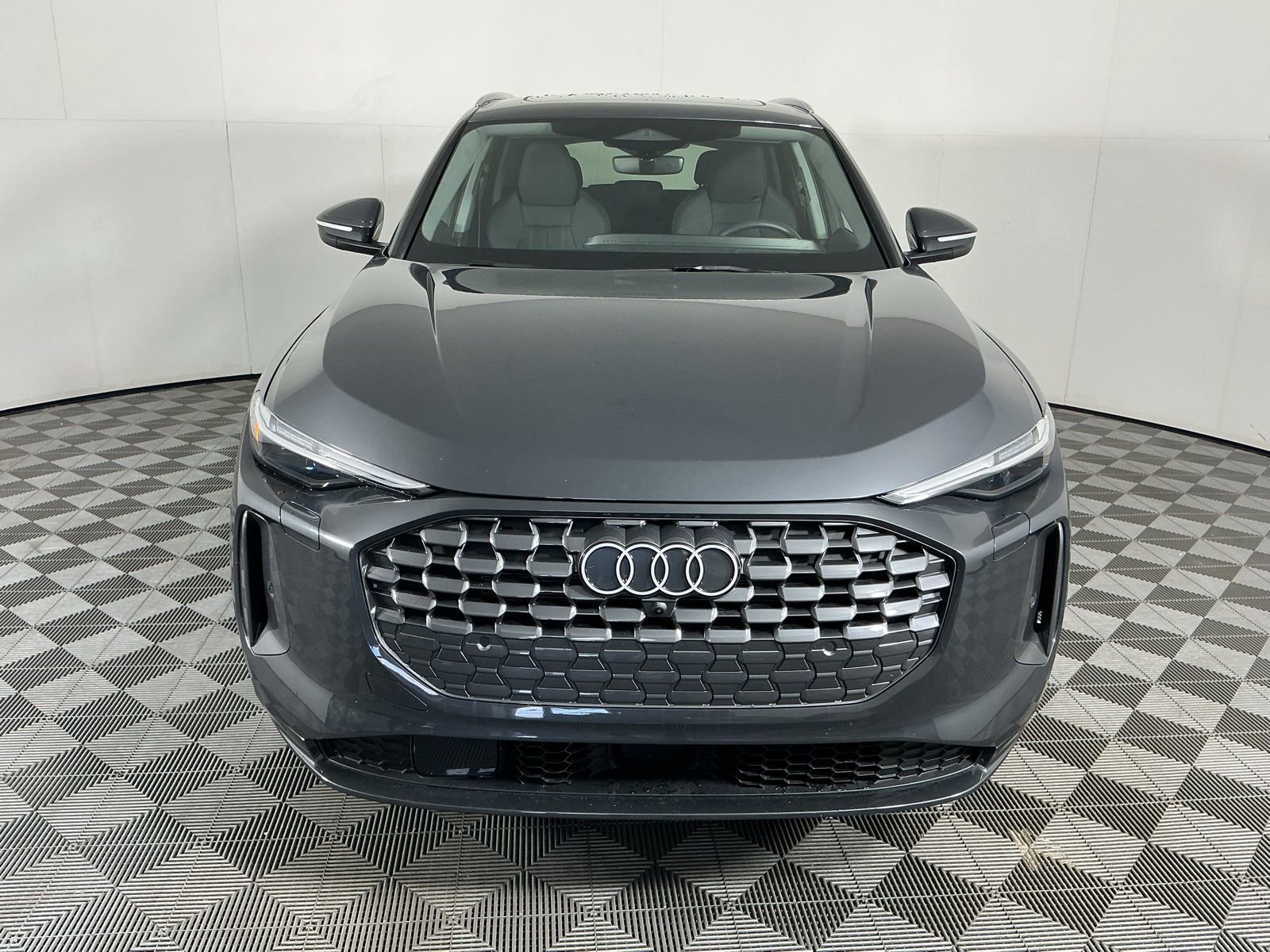 Used 2025 Audi Q5 Premium Plus w/ Premium Plus image 2