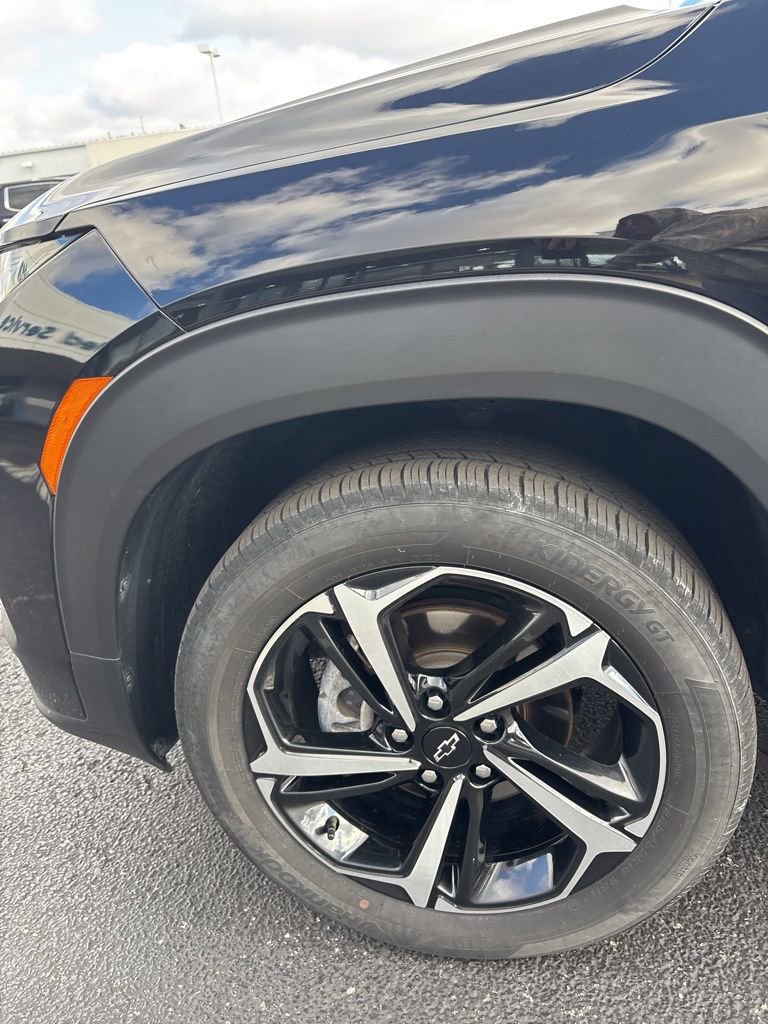 Used 2022 Chevrolet TrailBlazer RS w/ Sun and Liftgate Package image 13