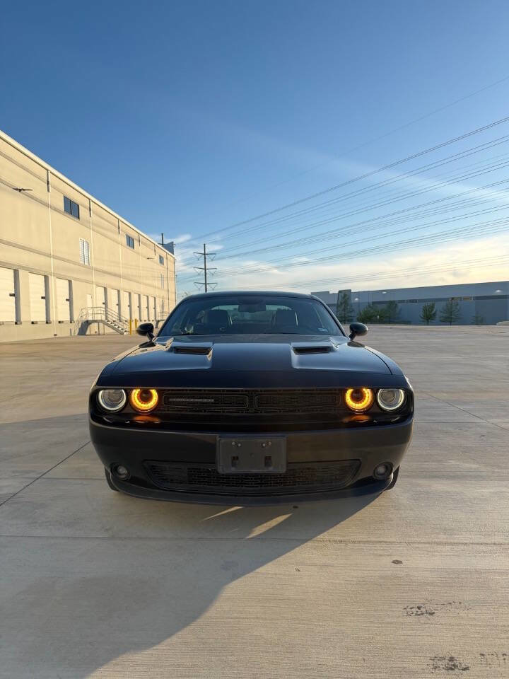 Used 2017 Dodge Challenger SXT Plus image 5