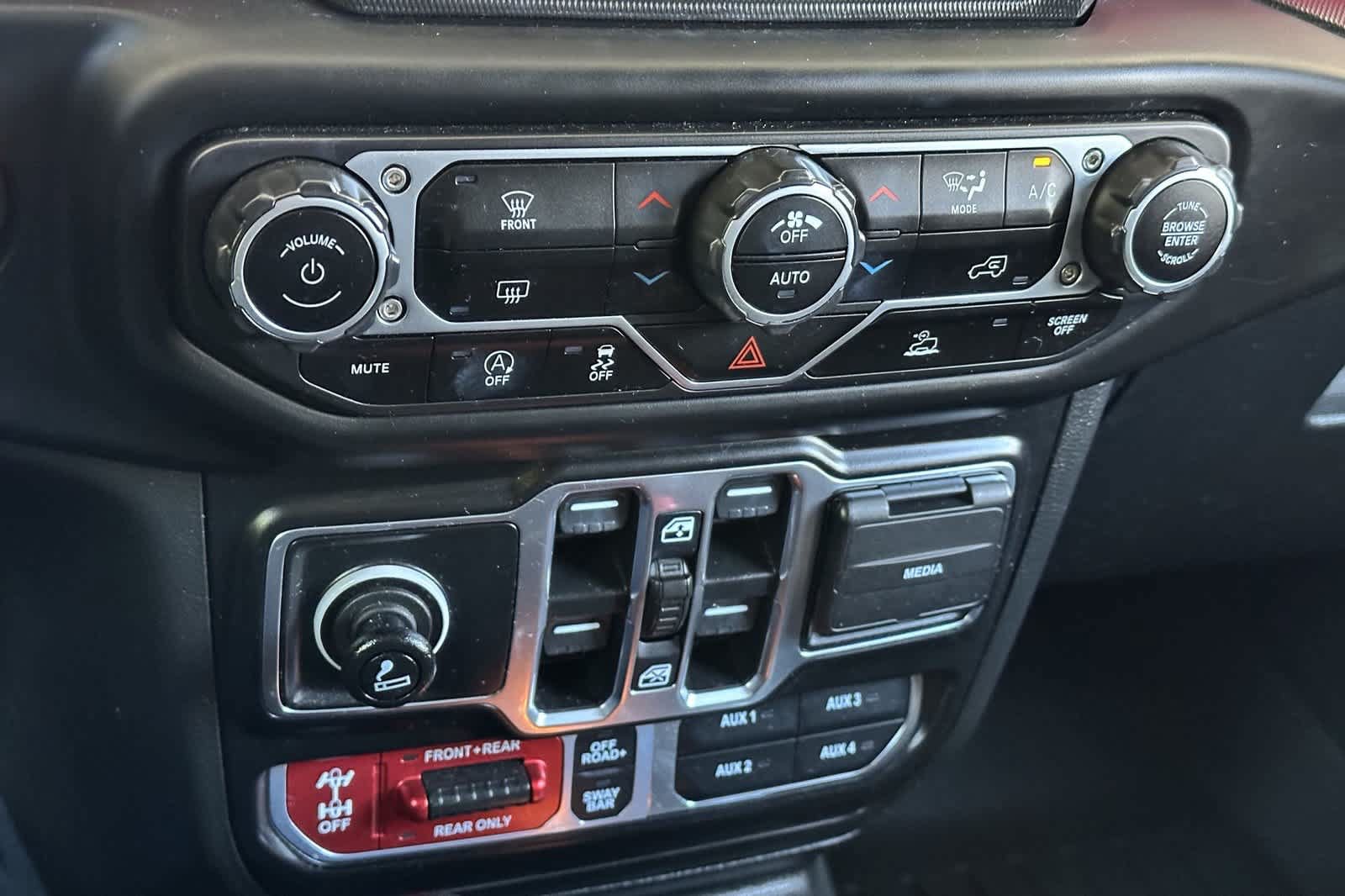 Used 2023 Jeep Wrangler Unlimited Rubicon AWD/4WD image 22