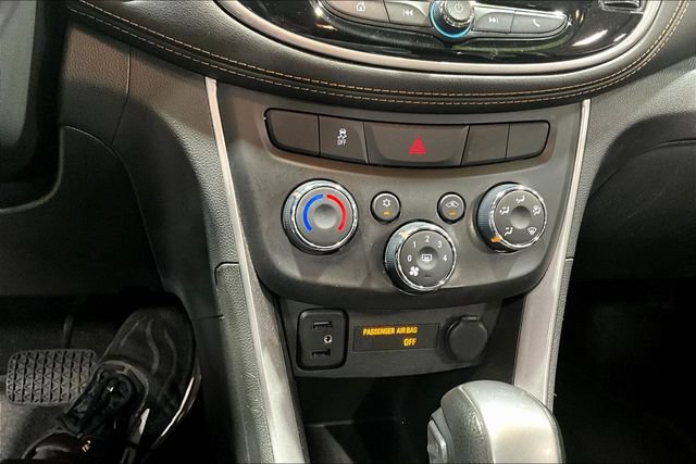 Used 2020 Chevrolet Trax LT w/ LT Convenience Package AWD/4WD image 14