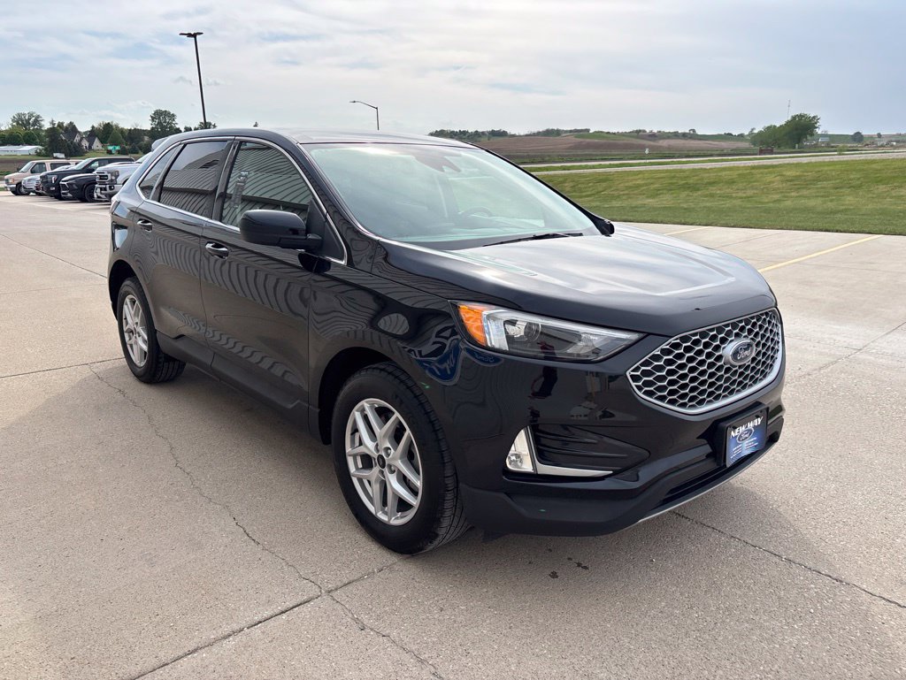 Certified 2024 Ford Edge SEL w/ Convenience Package AWD/4WD image 3