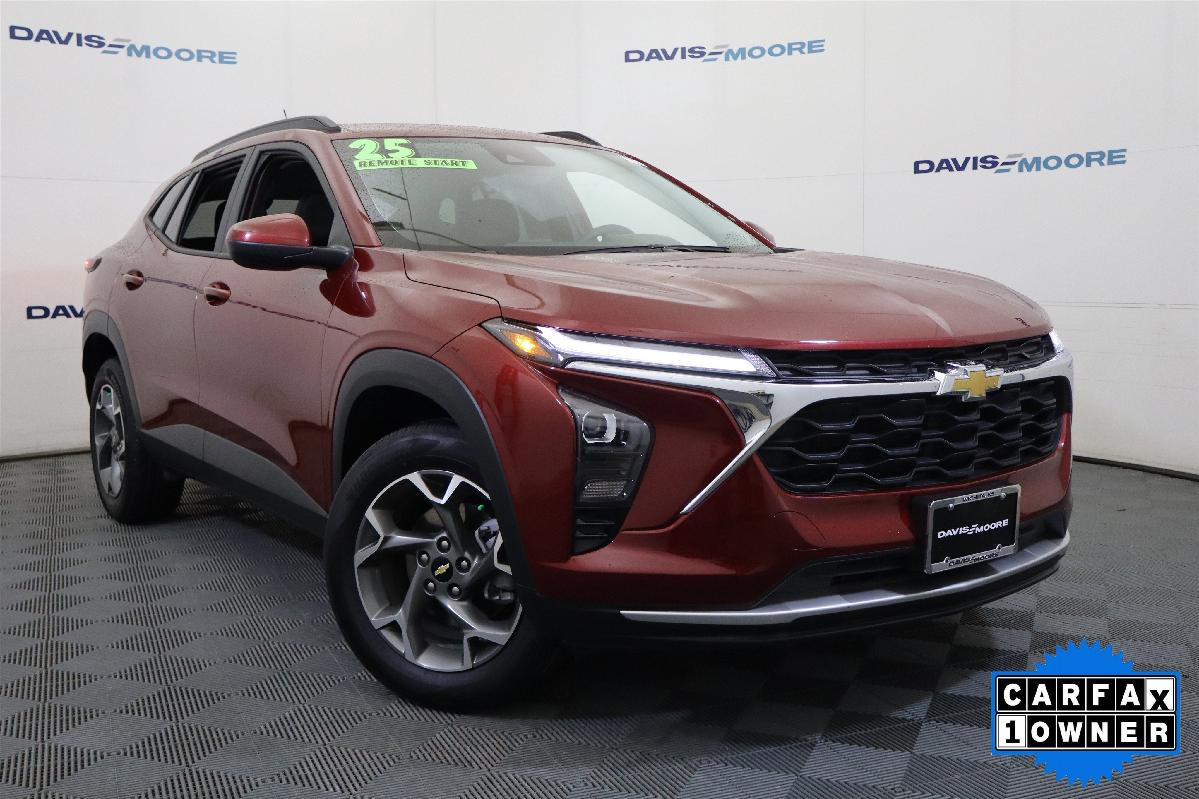 Used 2025 Chevrolet Trax LT image 2