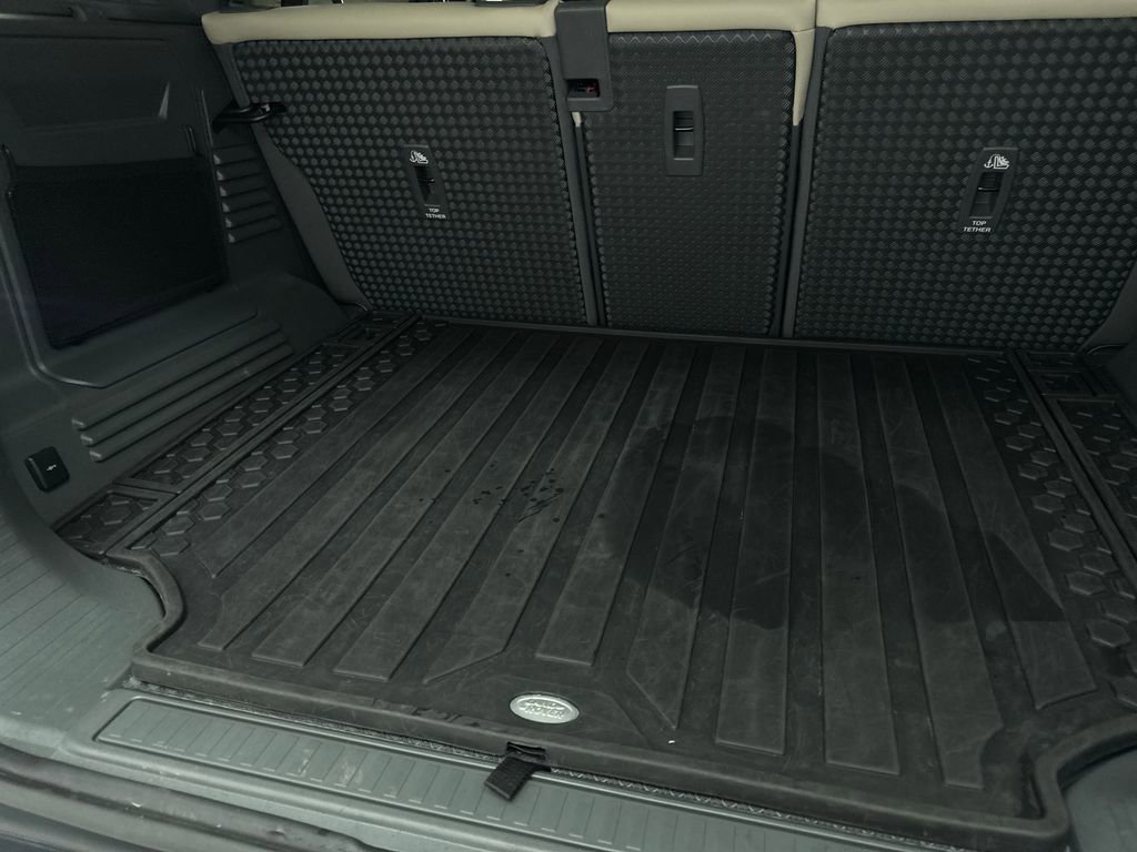 Used 2023 Land Rover Defender 110 SE AWD/4WD image 81