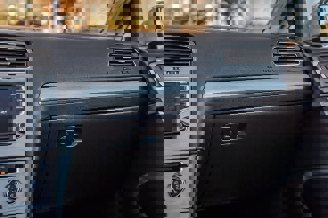 Used 2016 Volkswagen Golf S image 30