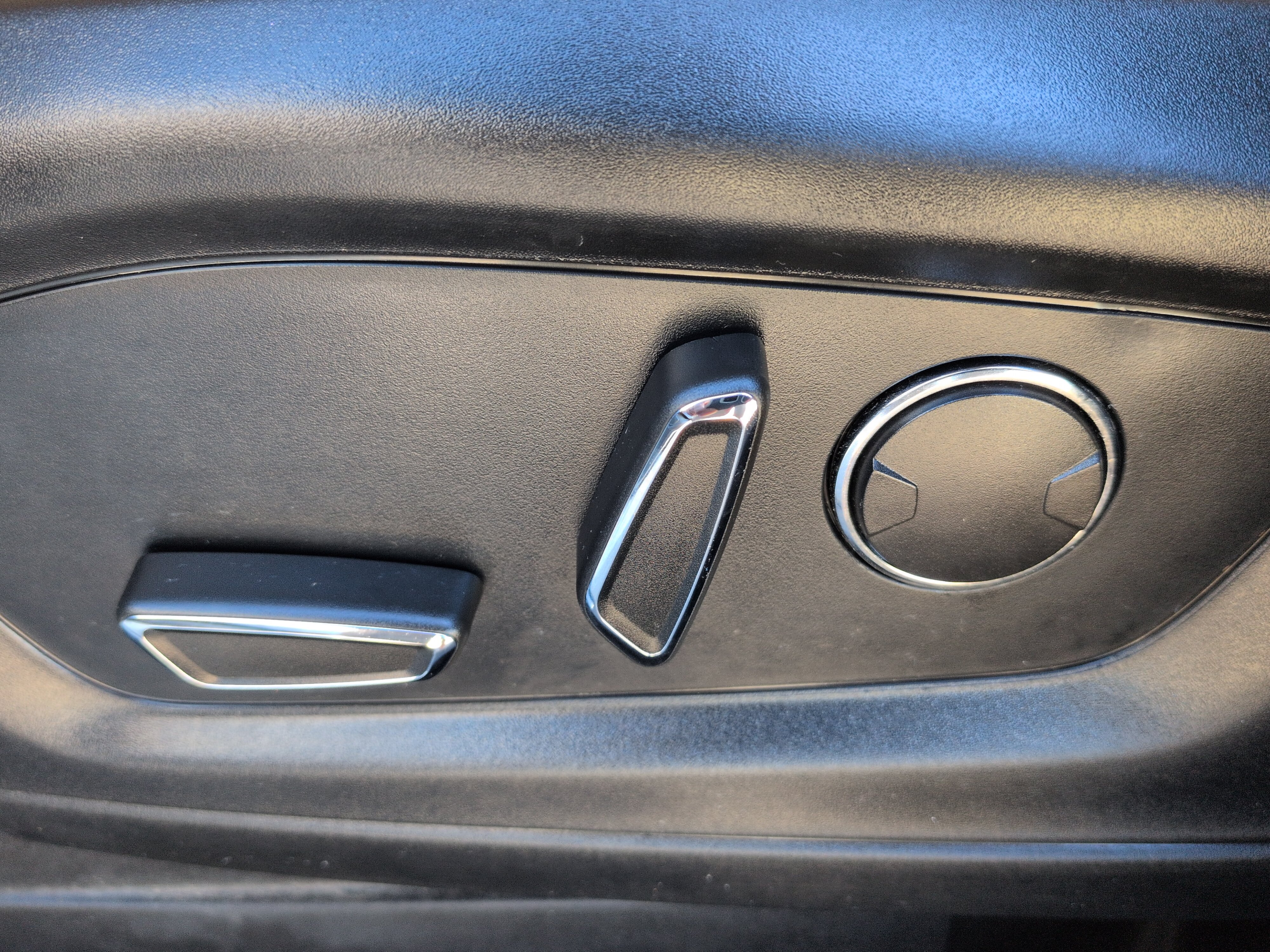 Used 2020 Ford Explorer Limited RWD image 29