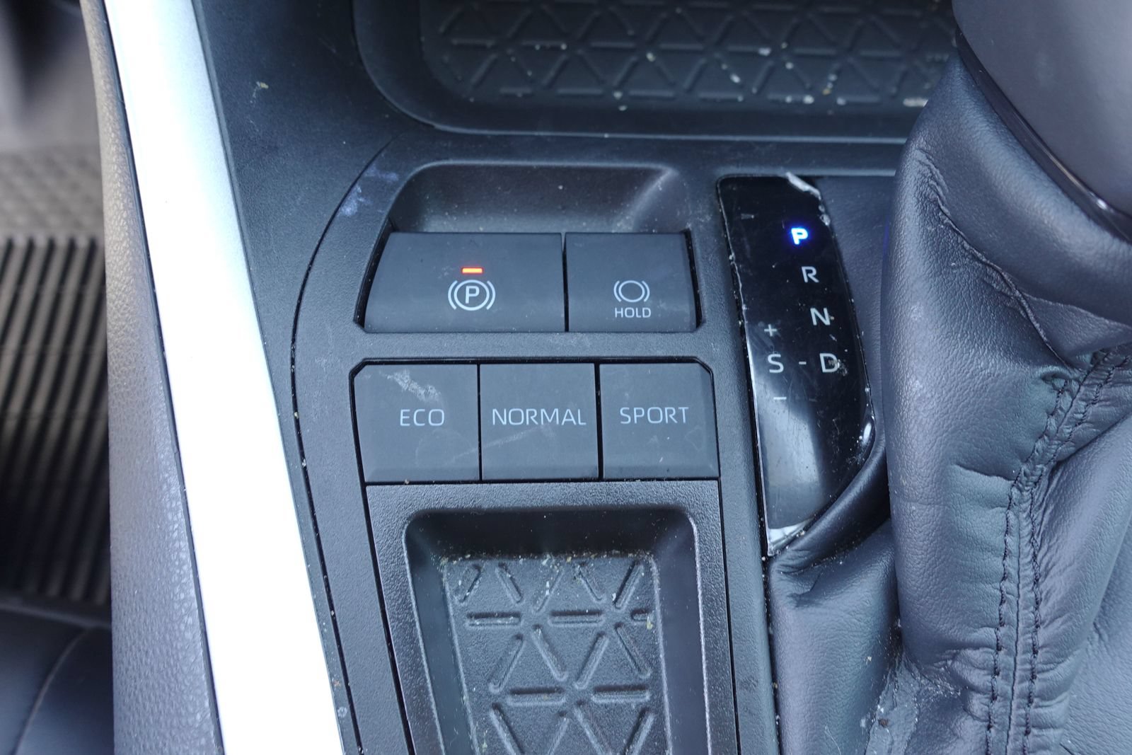 Used 2023 Toyota RAV4 XLE Premium FWD image 21