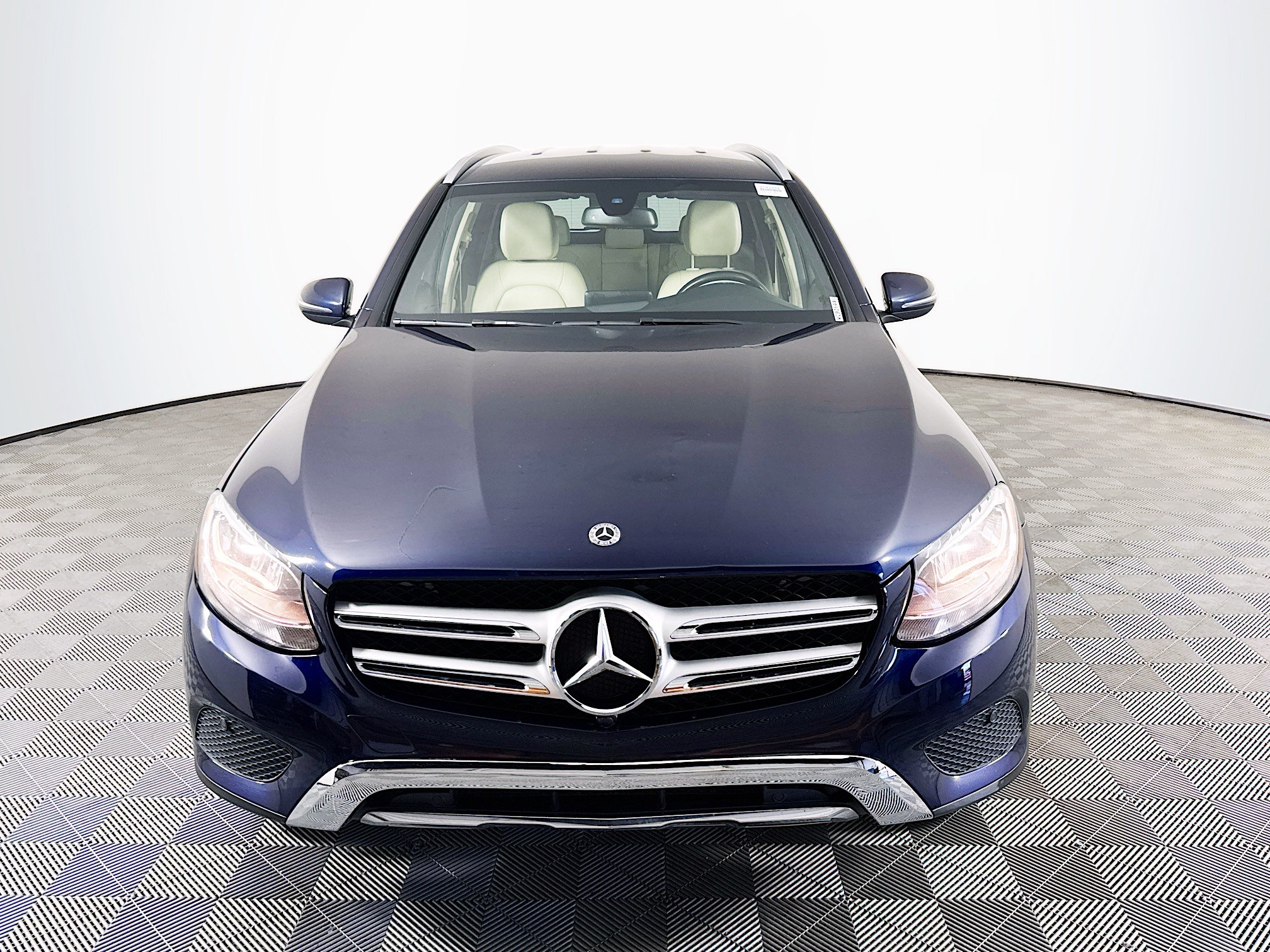 Used 2018 Mercedes-Benz GLC 300 w/ Premium Package image 2