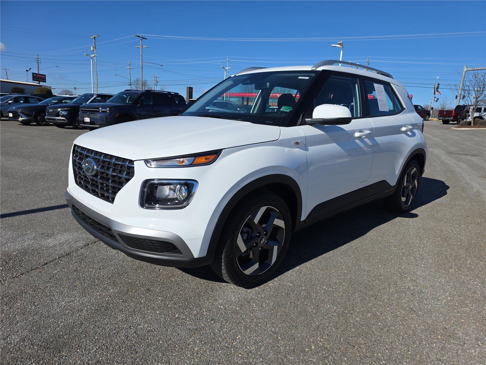 Certified 2025 Hyundai Venue SEL image 9