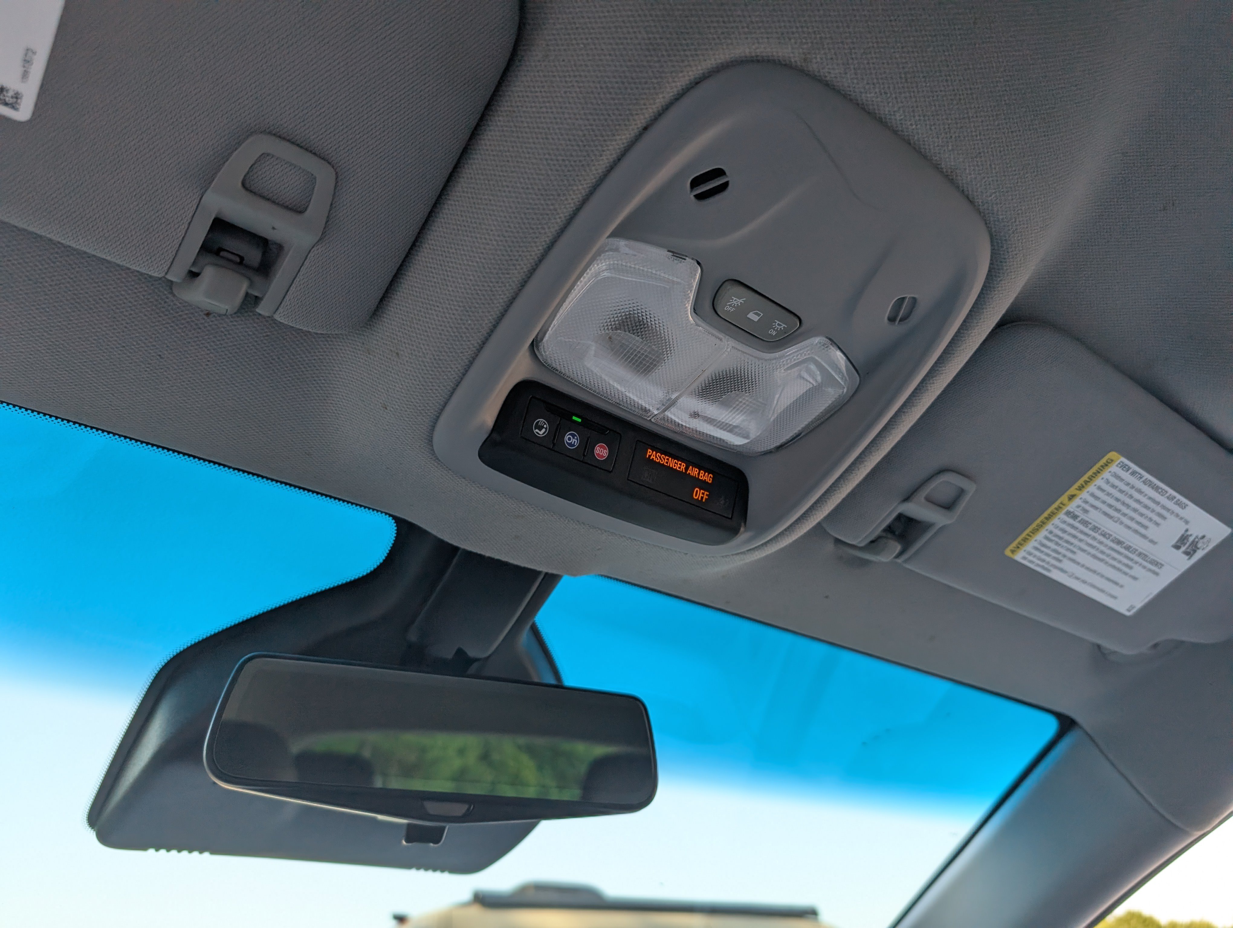 Used 2019 Chevrolet Bolt Premier w/ Infotainment Package FWD image 29