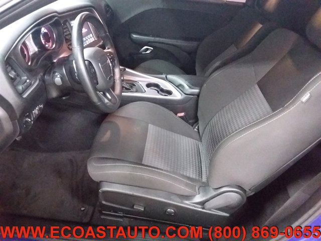 Used 2022 Dodge Challenger R/T RWD image 9