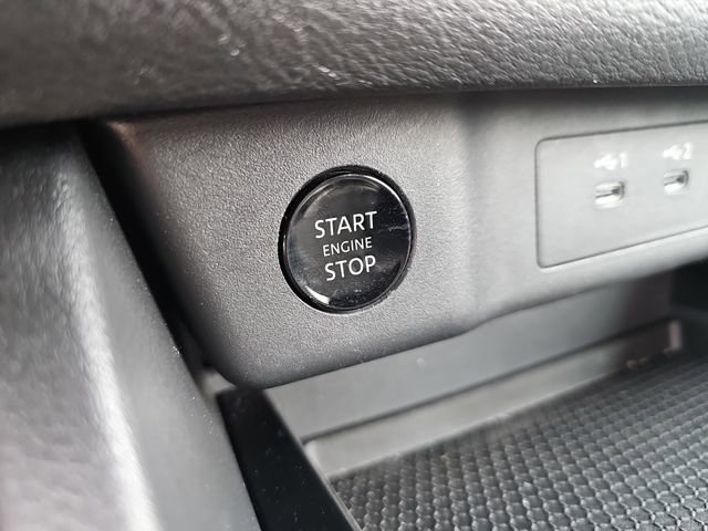 Used 2025 Nissan Rogue SV image 29