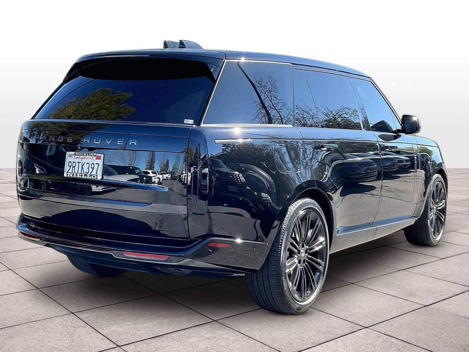 Used 2025 Land Rover Range Rover Long Wheelbase SE AWD/4WD image 16