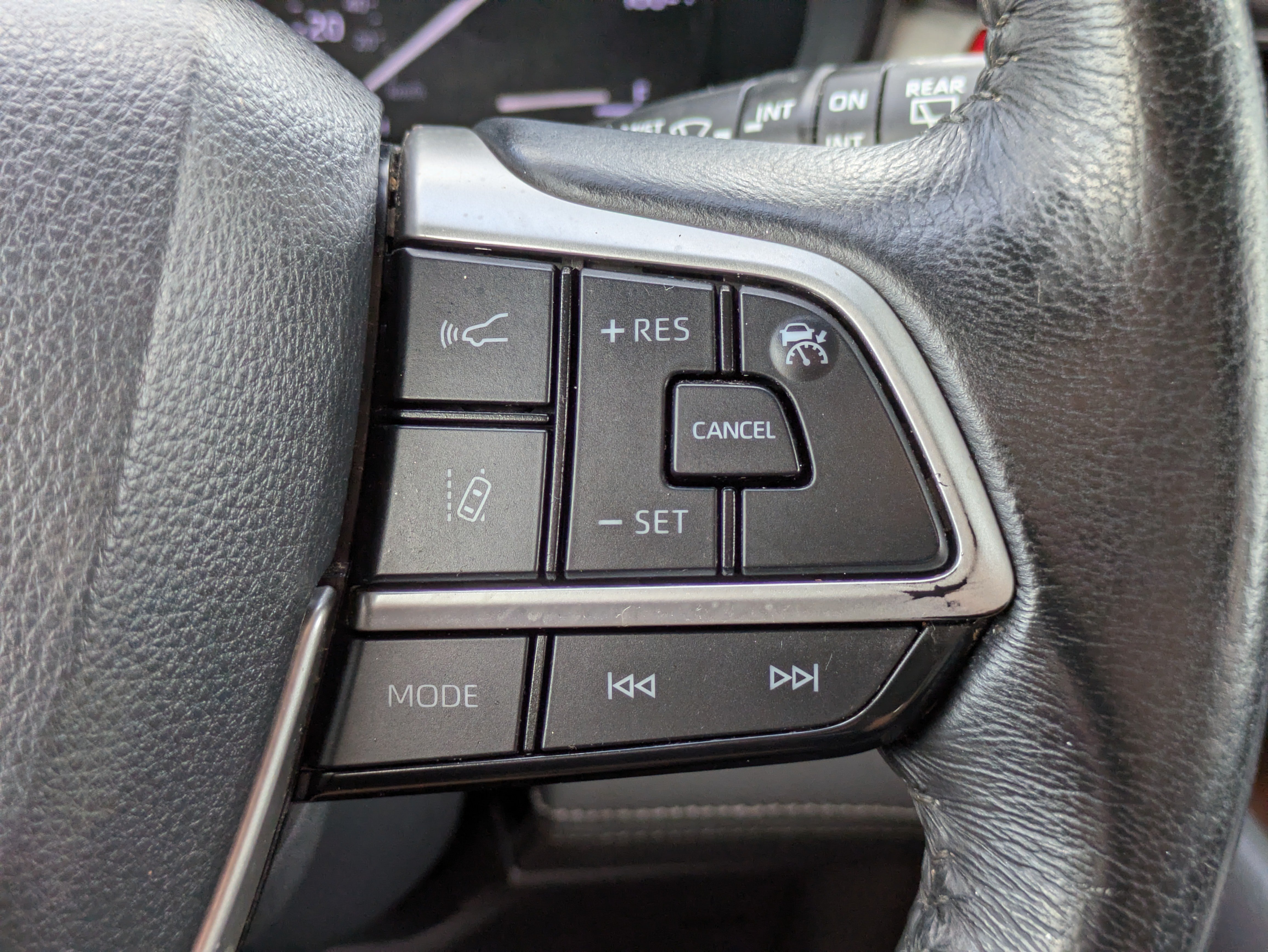 Used 2021 Toyota Sienna XLE w/ XLE Plus Package FWD image 26