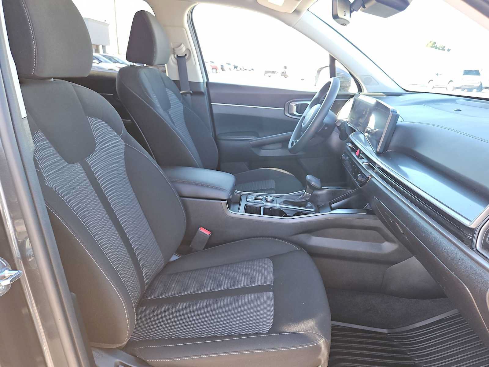 Used 2024 Kia Sorento LX FWD image 18
