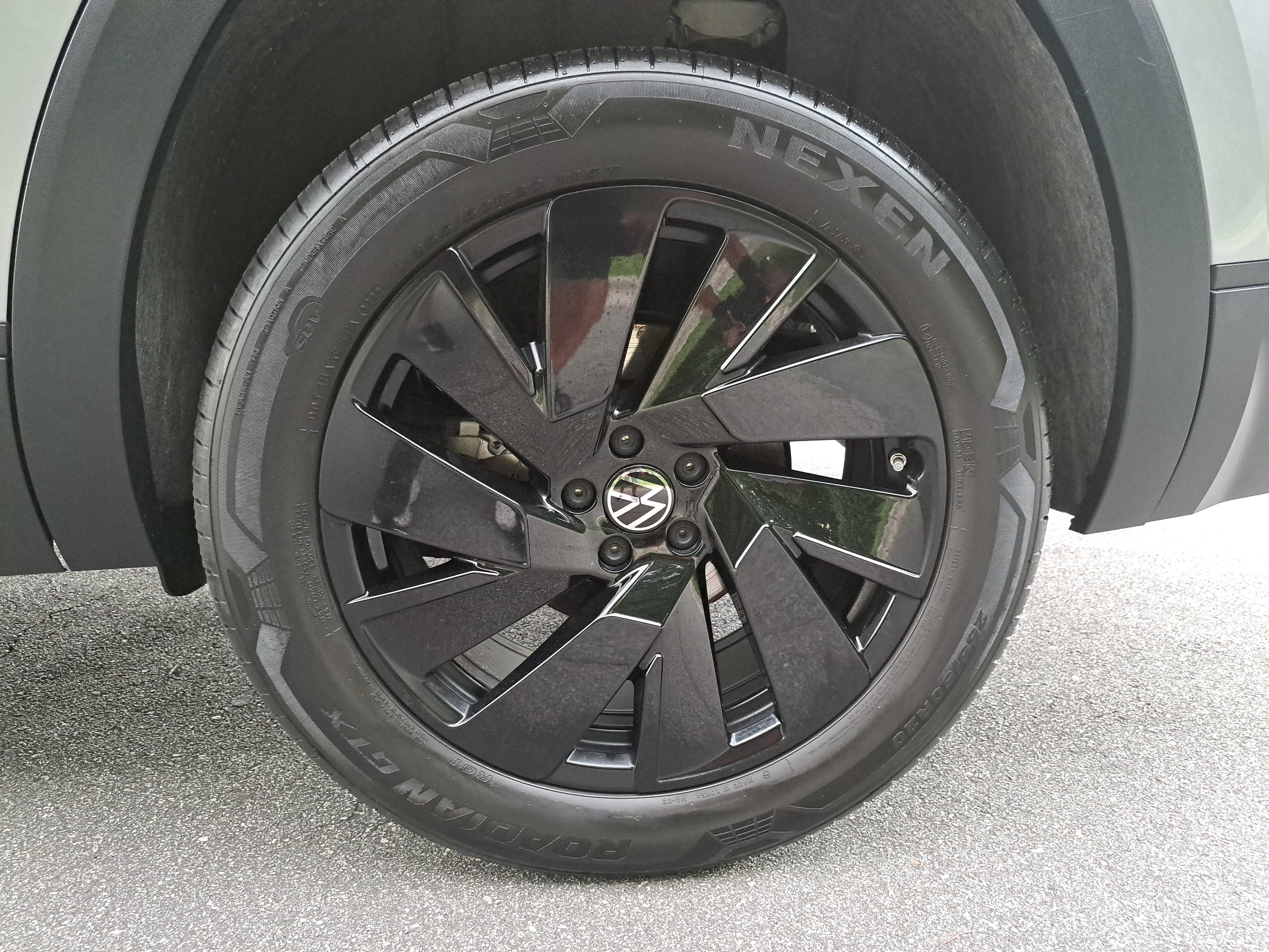 Certified 2026 Volkswagen Atlas SE w/ Black Wheel Package FWD image 33