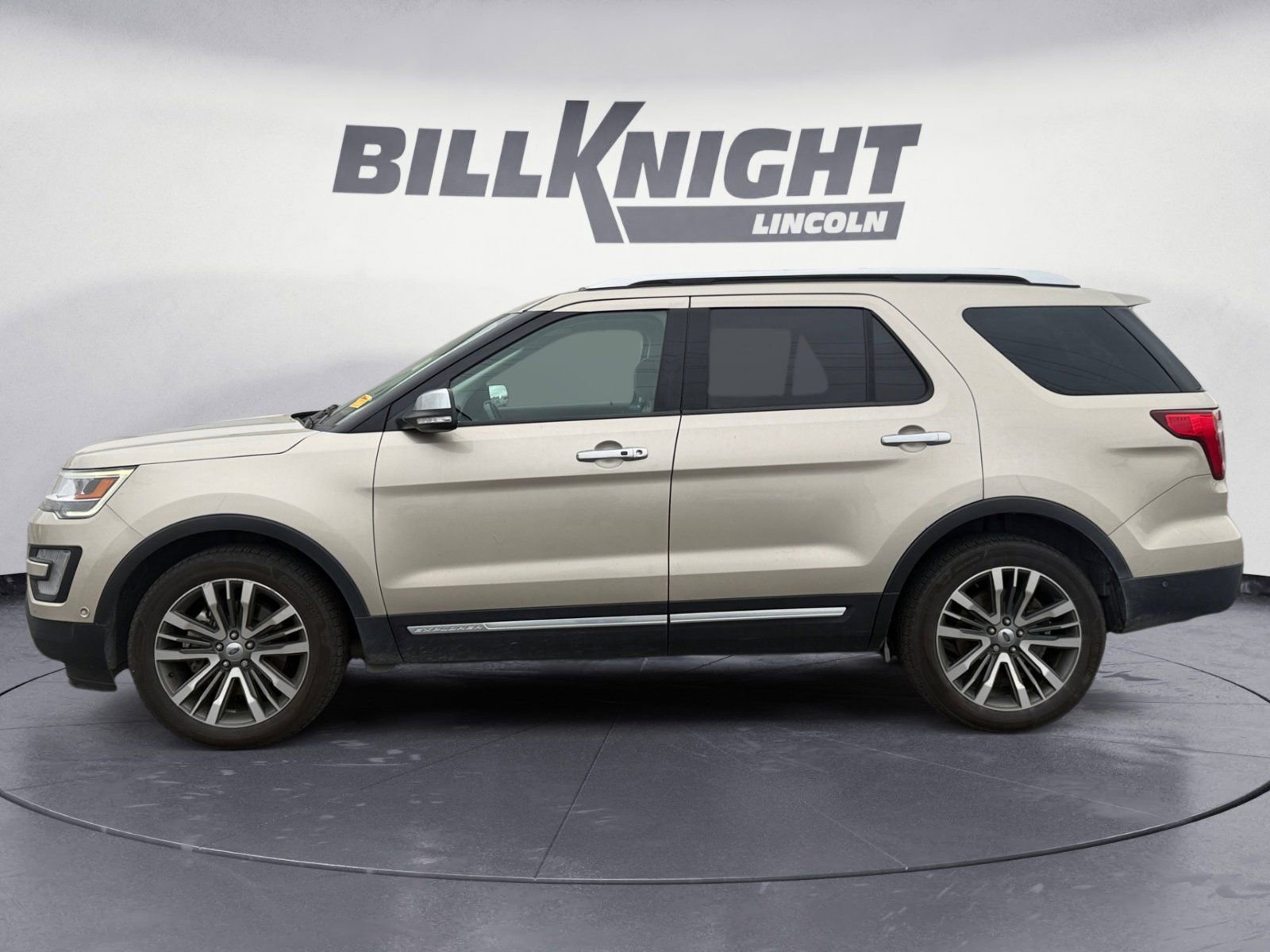 Used 2017 Ford Explorer Platinum AWD/4WD image 2