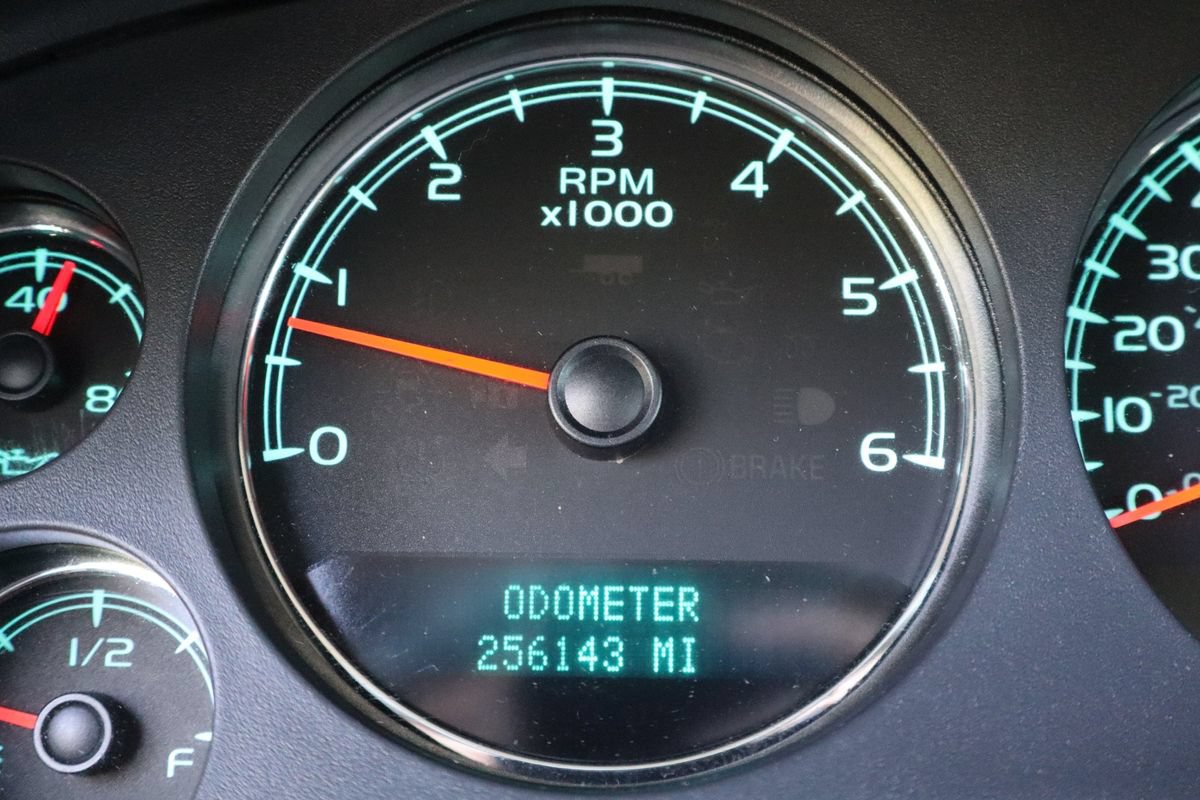 Used 2008 Chevrolet Suburban LT w/ LT Preferred Equipment Group AWD/4WD image 45