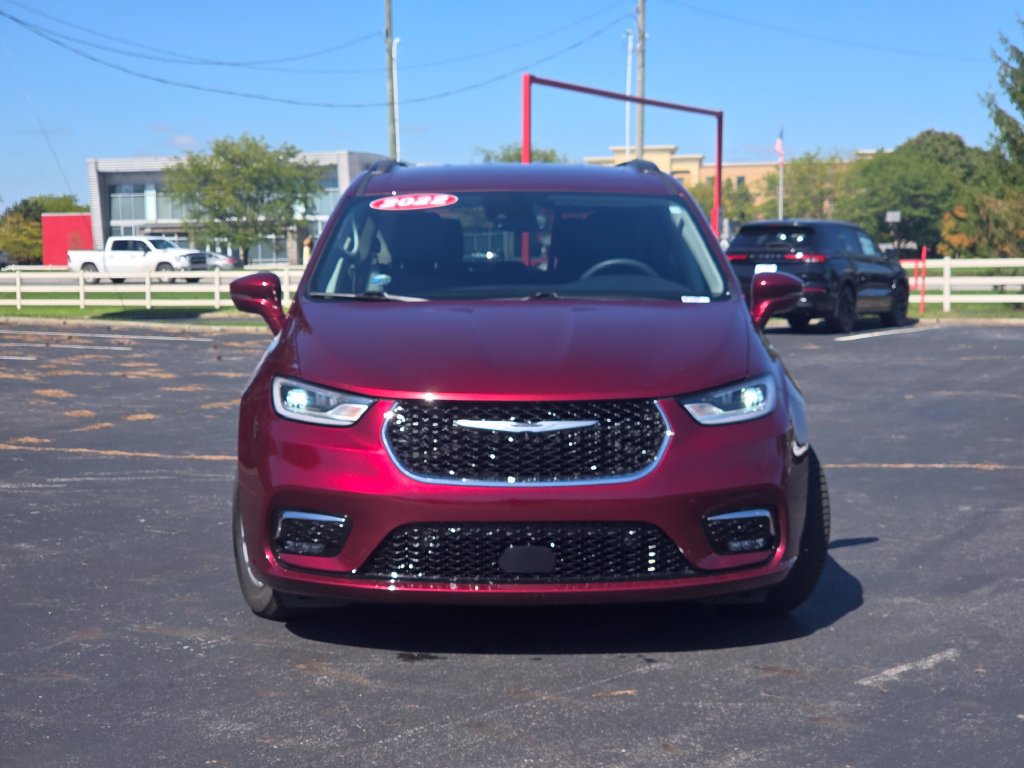 Used 2022 Chrysler Pacifica Touring-L w/ Uconnect Theater Family Group FWD image 18