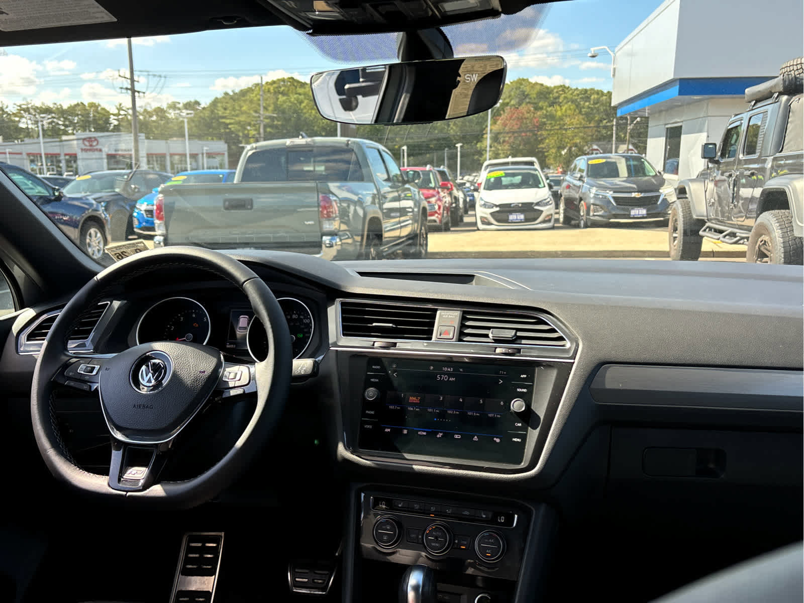 Used 2021 Volkswagen Tiguan SE R-Line image 28