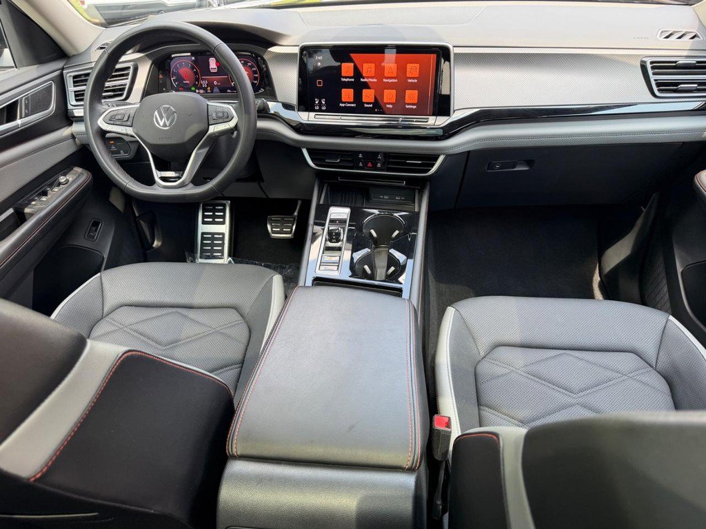 Used 2025 Volkswagen Atlas Peak Edition SE AWD/4WD image 11
