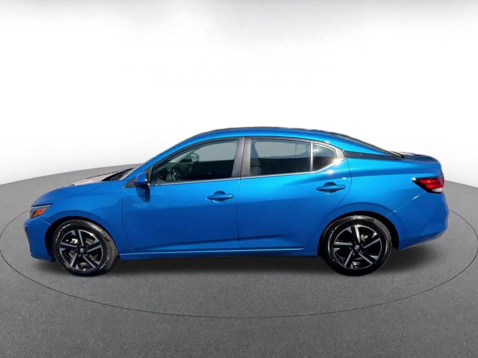 Used 2025 Nissan Sentra SV FWD image 9