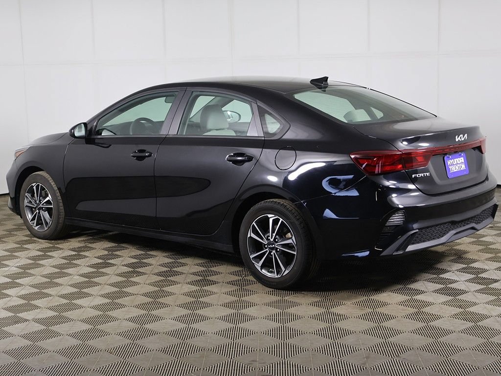 Used 2023 Kia Forte LXS FWD image 7
