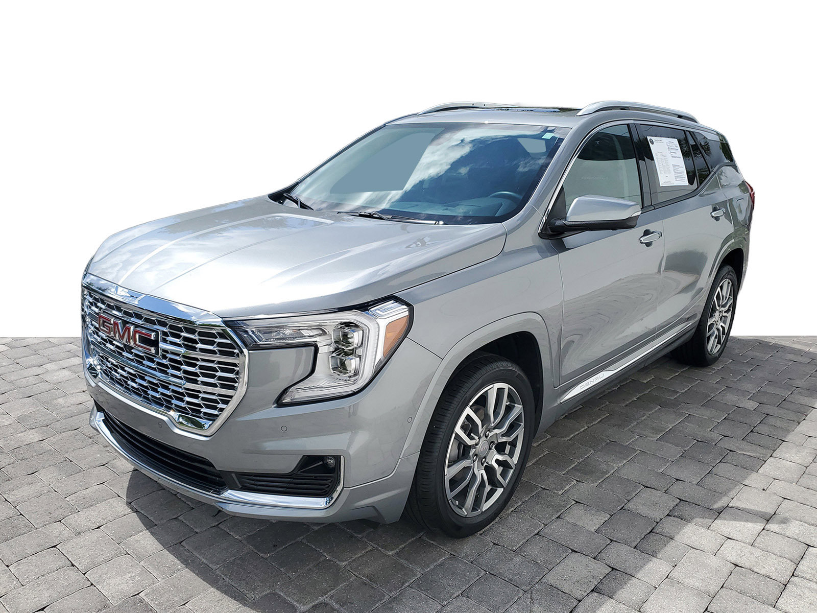 Used 2024 GMC Terrain Denali w/ Denali Premium Package AWD/4WD image 3