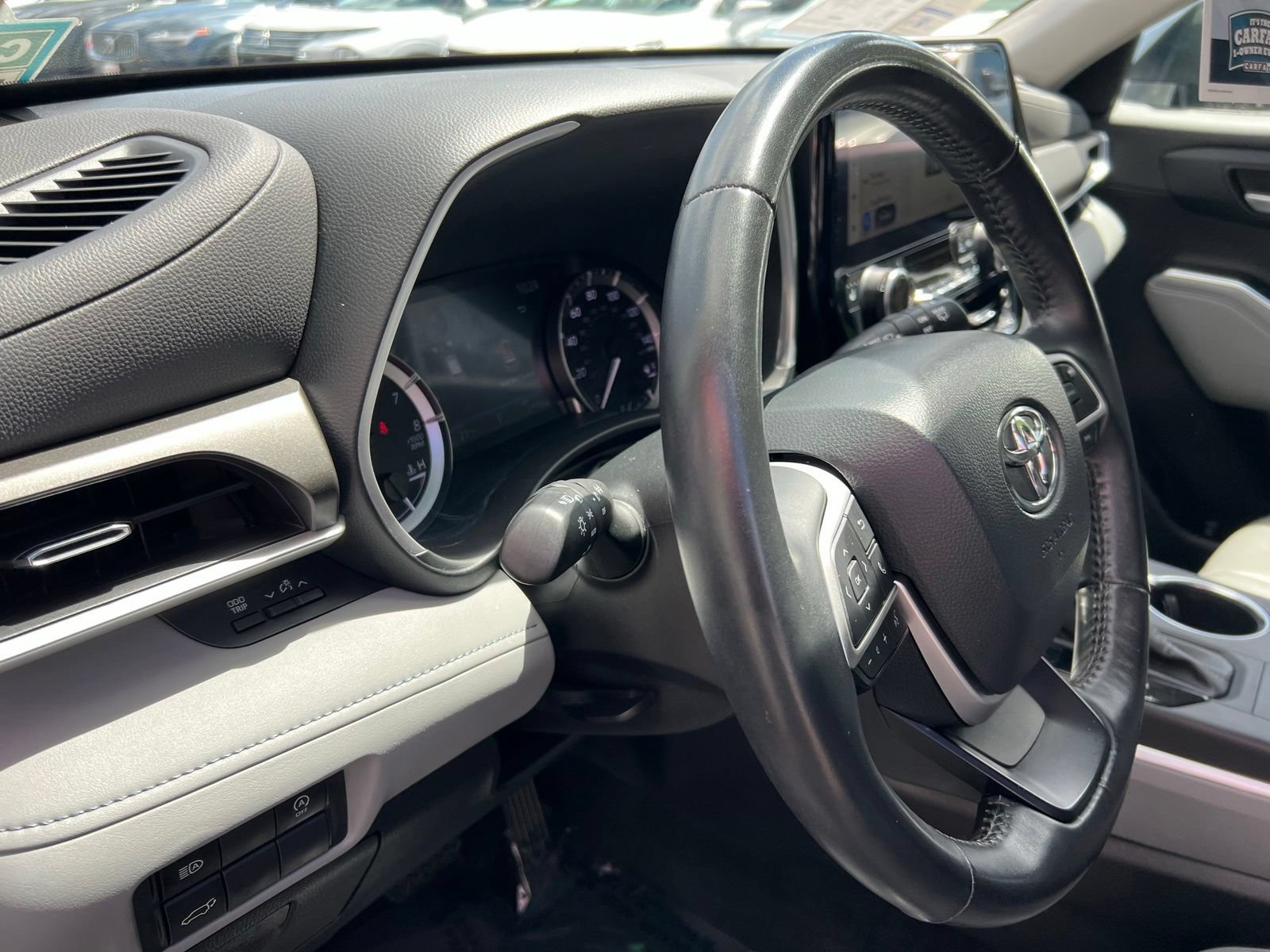 Used 2023 Toyota Highlander XLE FWD image 27