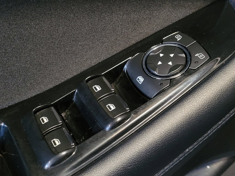 Used 2018 Ford Edge SEL image 27