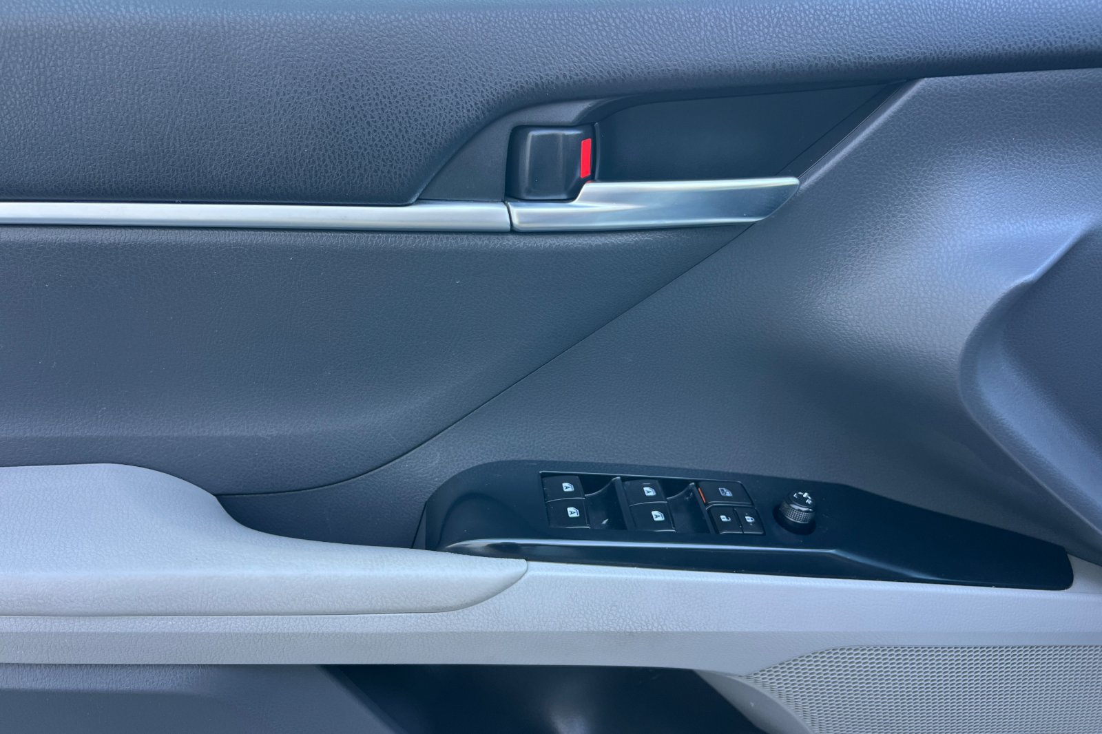 Certified 2018 Toyota Camry LE w/ Convenience Package FWD image 11